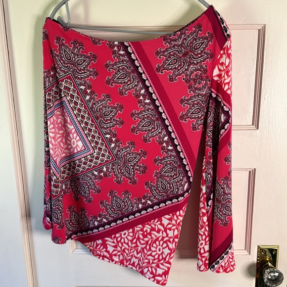 Chicos New with Tags One Shoulder Top Size 1 - Picture 3 of 9